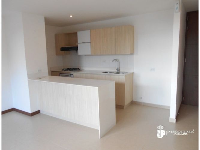 Apartamento de 2 alcobas en arriendo en Loma De Los Gonzalez, Medellín, 86 m² · foto 3 de 15
