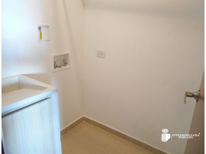 Apartamento de 2 alcobas en arriendo en Loma De Los Gonzalez, Medellín, 86 m² · foto 4 de 15