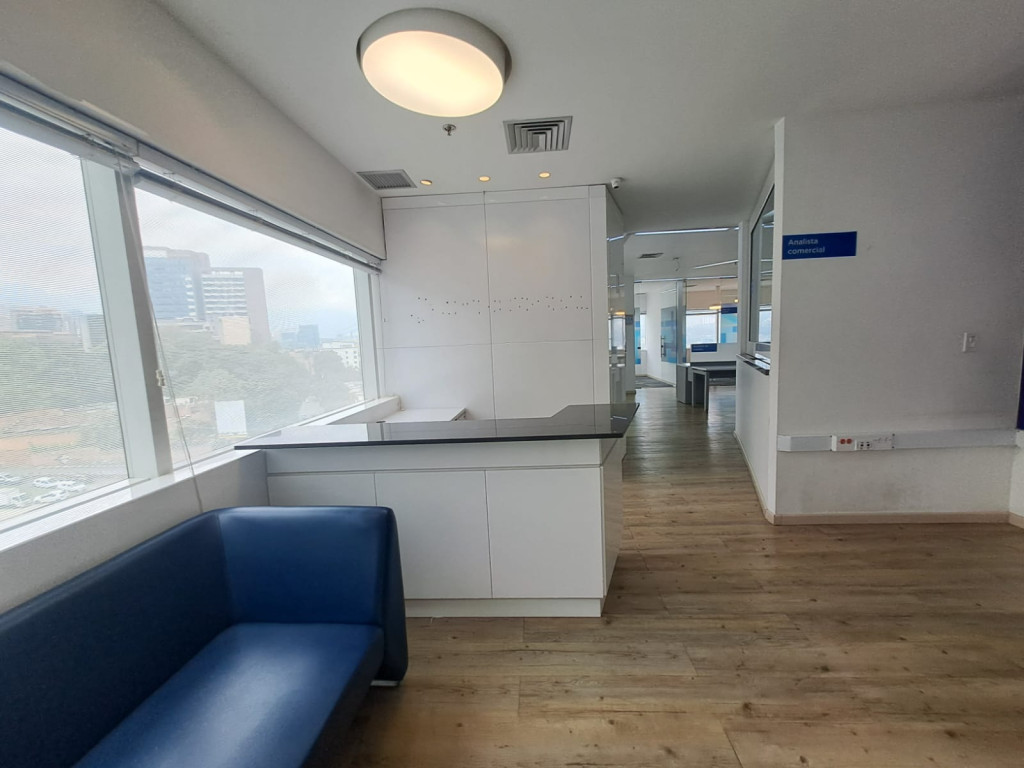 Office for rent in Manila, Medellín