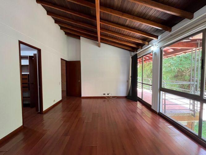 Casa de 3 alcobas en venta en Santa Catalina, Envigado, 218 m² · foto 3 de 20