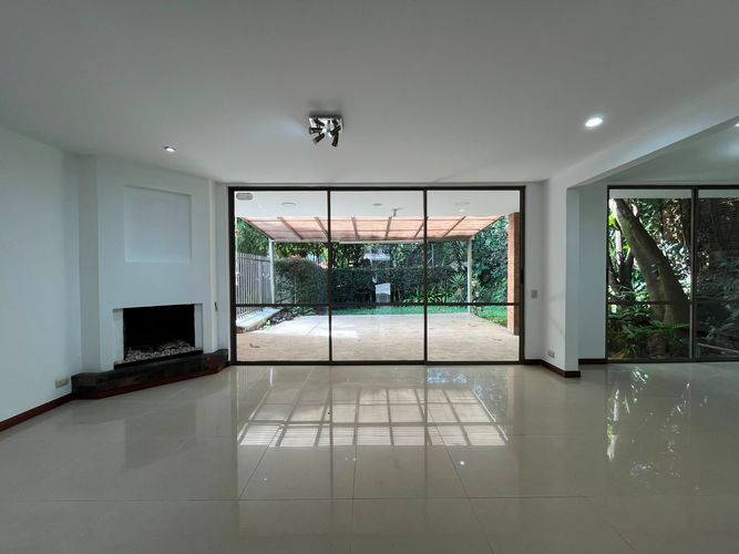 Casa de 3 alcobas en venta en Santa Catalina, Envigado, 218 m² · foto 4 de 20