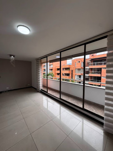 Apartamento en arriendo en Laureles, Medellín · foto 2 de 15