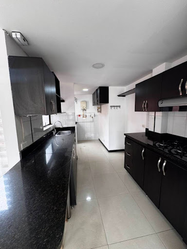 Apartamento en arriendo en Laureles, Medellín · foto 3 de 15