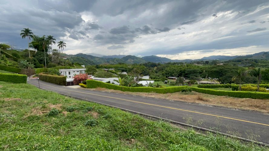 Lote en venta en El Rosario, Manizales, 1730 m² · foto 2 de 13