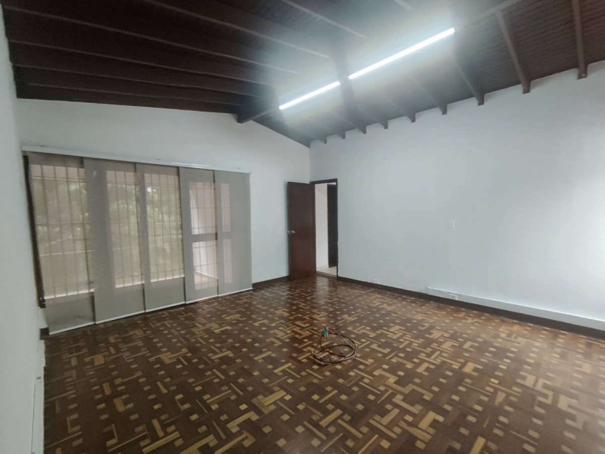 Casa en arriendo en La Aguacatala, Medellín · foto 2 de 24