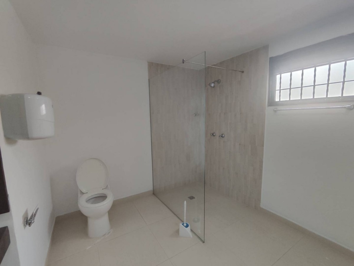 Casa en arriendo en La Aguacatala, Medellín · foto 4 de 24