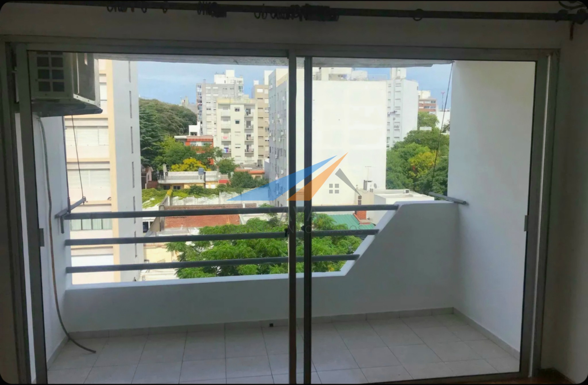 Alquiler Apartamento 1 Dormitorio en Pocitos! Garage Incluido! Excelente Ubicación! · Foto 2