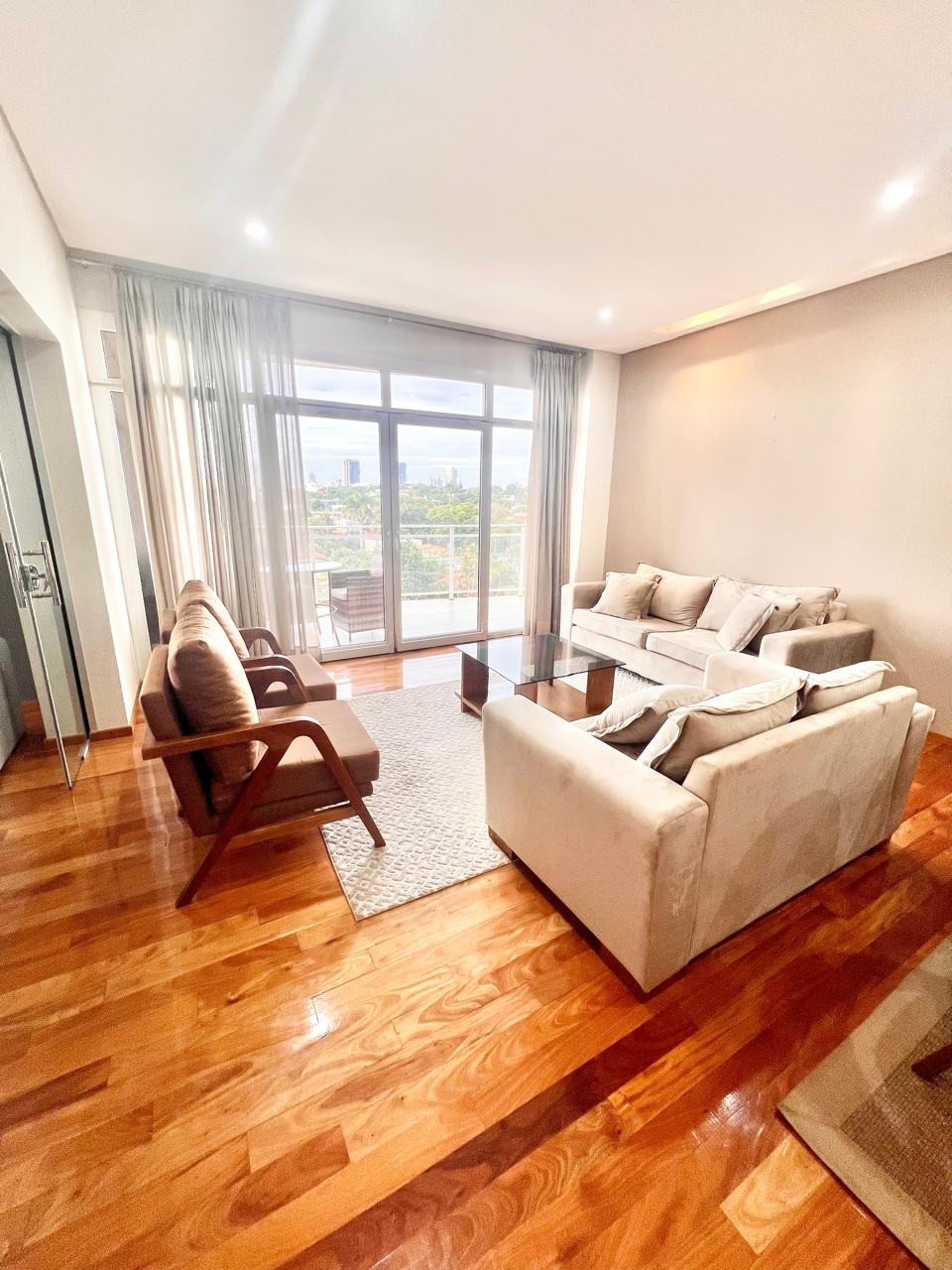 En Alquiler Amplio Penthouse Amoblado de 4 Habitaciones en Suite - Villa Morra A404 — foto 3