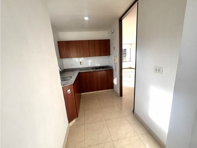 Apartamento de 2 alcobas en arriendo en Astorga, Medellín, 92 m² · foto 5 de 12