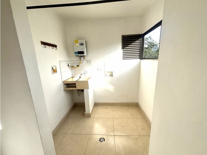 Apartamento de 2 alcobas en arriendo en Astorga, Medellín, 92 m² · foto 6 de 12