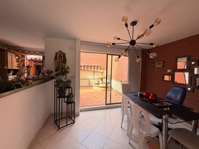 Casa de 3 alcobas en venta en El Trianon, Envigado, 116 m² · foto 3 de 24