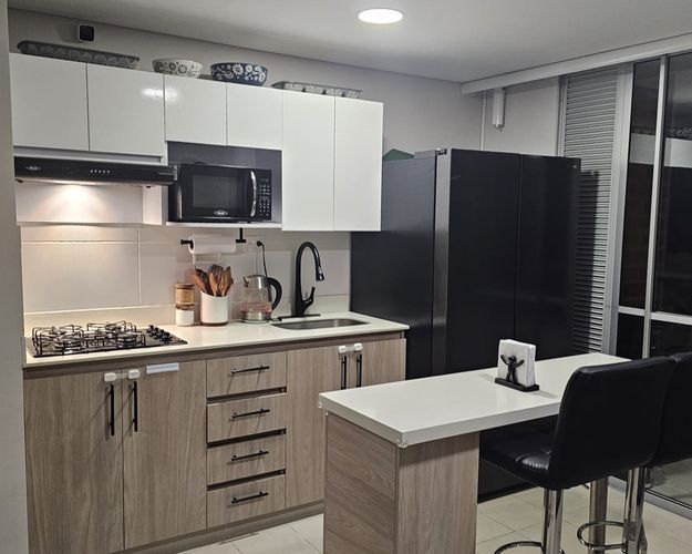 Apartamento de 3 alcobas en venta en Vegas De San Jose, Sabaneta, 66 m² · foto 2 de 11
