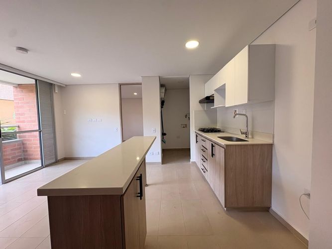 Apartamento de 2 alcobas en venta en Vegas De San Jose, Sabaneta, 59 m² · foto 4 de 14