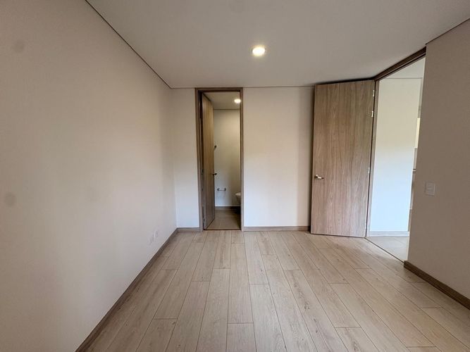 Apartamento de 2 alcobas en venta en Vegas De San Jose, Sabaneta, 59 m² · foto 3 de 14