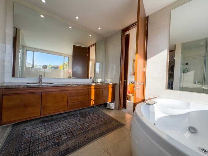 Apartamento de 3 alcobas en venta en Los Rosales, Bogotá, 306 m² · foto 2 de 24