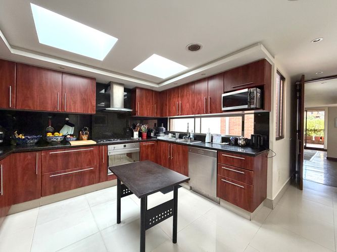 Apartamento de 3 alcobas en venta en Los Rosales, Bogotá, 306 m² · foto 5 de 24