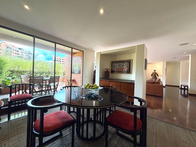 Apartamento de 3 alcobas en venta en Los Rosales, Bogotá, 306 m² · foto 10 de 24