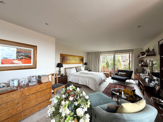 Apartamento de 3 alcobas en venta en Los Rosales, Bogotá, 306 m² · foto 12 de 24