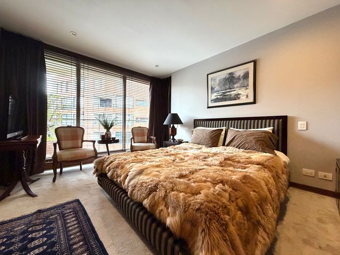 Apartamento de 3 alcobas en venta en Los Rosales, Bogotá, 306 m² · foto 16 de 24