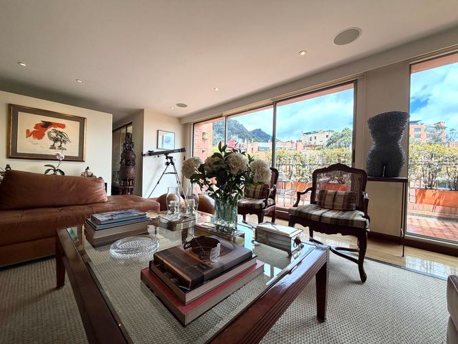 Apartamento de 3 alcobas en venta en Los Rosales, Bogotá, 306 m² · foto 19 de 24