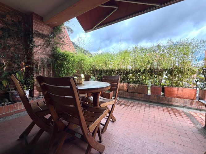 Apartamento de 3 alcobas en venta en Los Rosales, Bogotá, 306 m² · foto 22 de 24