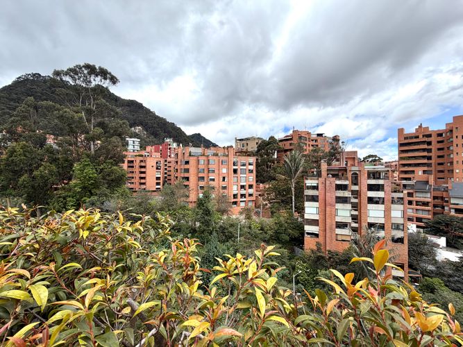 Apartamento de 3 alcobas en venta en Los Rosales, Bogotá, 306 m² · foto 23 de 24
