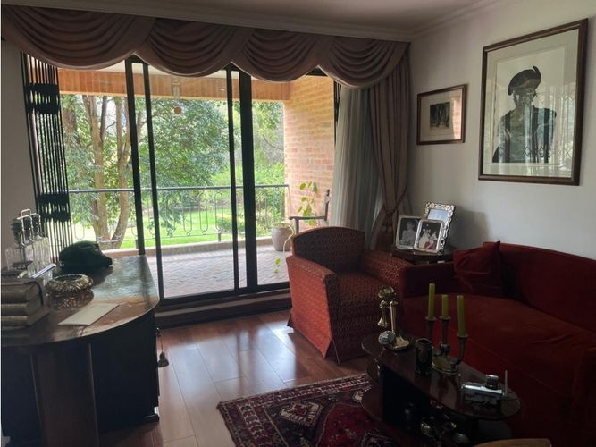 Apartamento de 3 alcobas en venta en Santa Barbara, Bogotá, 223 m² · foto 2 de 16