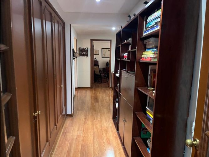 Apartamento de 3 alcobas en venta en Santa Barbara, Bogotá, 223 m² · foto 5 de 16