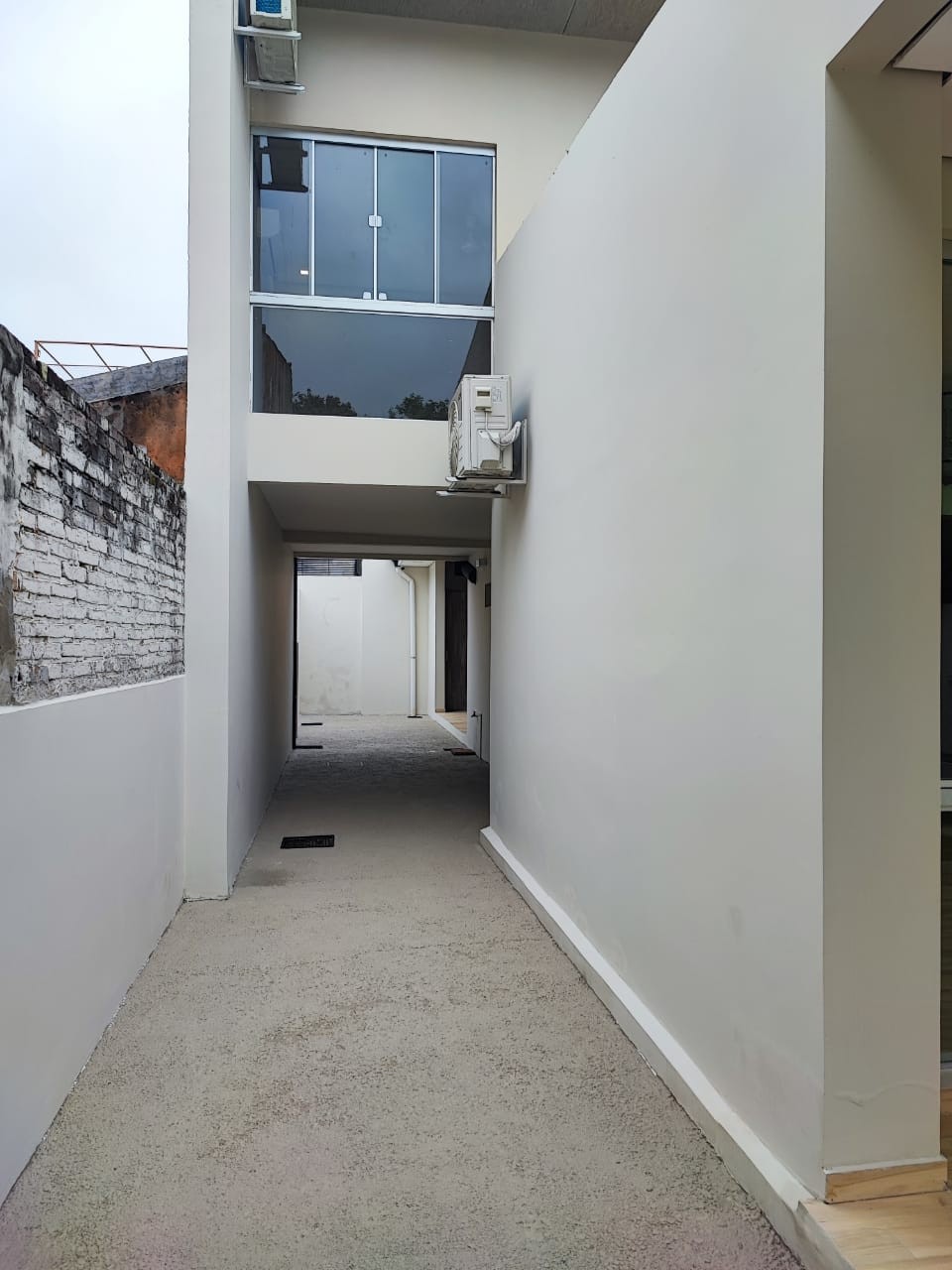 ALQUILO HERMOSA Y AMPLIA CASA CERCA DE LA QUINTA SAN JOSE — foto 2
