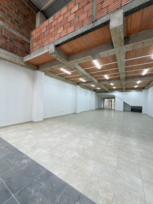 Bodega en arriendo en Nuevo Sotomayor, Bucaramanga, 185 m² · foto 2 de 6