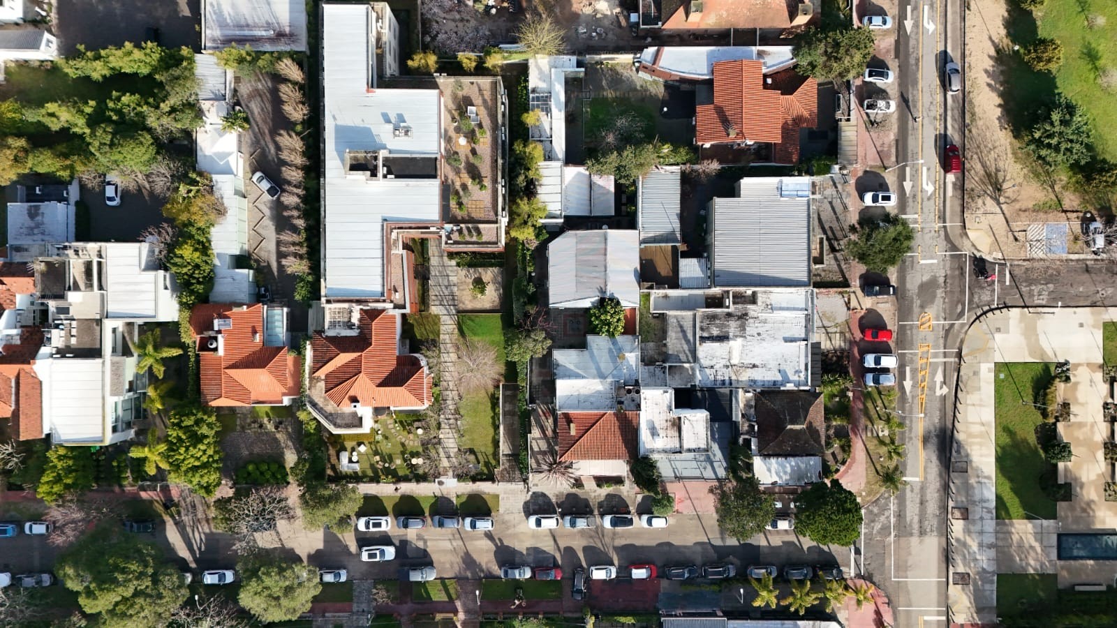 Exclusiva Oficina/Local Comercial en Carrasco: ¡Potencia tu Negocio en la Zona Más Prestigiosa!