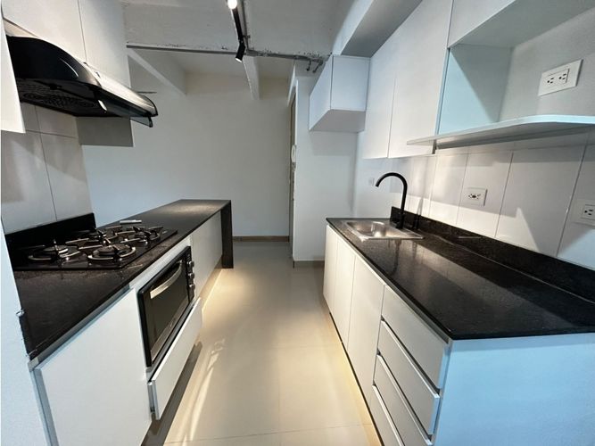 Apartamento de 2 alcobas en arriendo en Los Balsos, Medellín, 77 m² · foto 7 de 18
