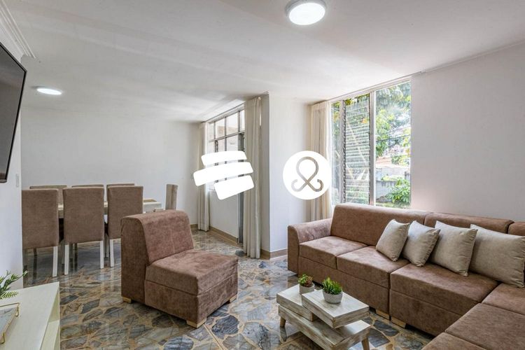 Casa de 5 alcobas en venta en Estadio, Medellín, 196 m² · foto 2 de 10
