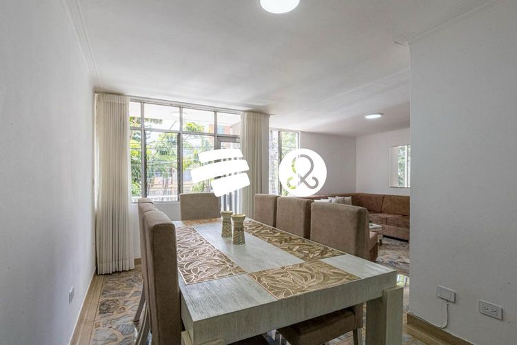 Casa de 5 alcobas en venta en Estadio, Medellín, 196 m² · foto 3 de 10