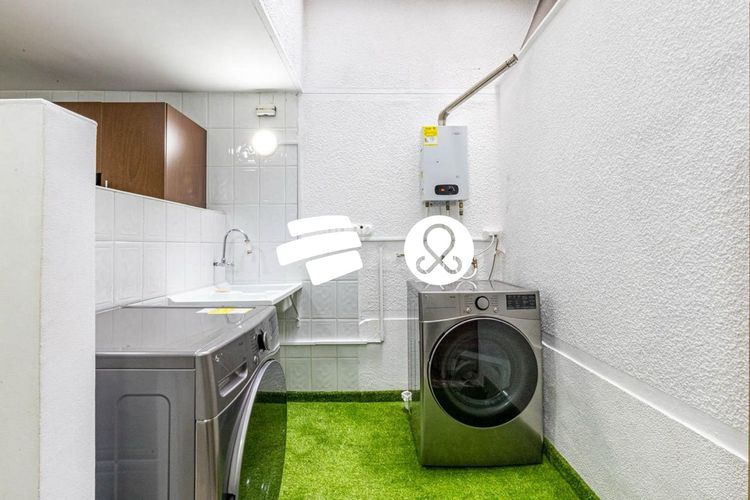 Casa de 5 alcobas en venta en Estadio, Medellín, 196 m² · foto 8 de 10