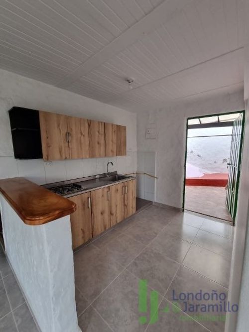 Casa de 7 alcobas en venta en La Bermejala, La Estrella, 592 m² · foto 2 de 19