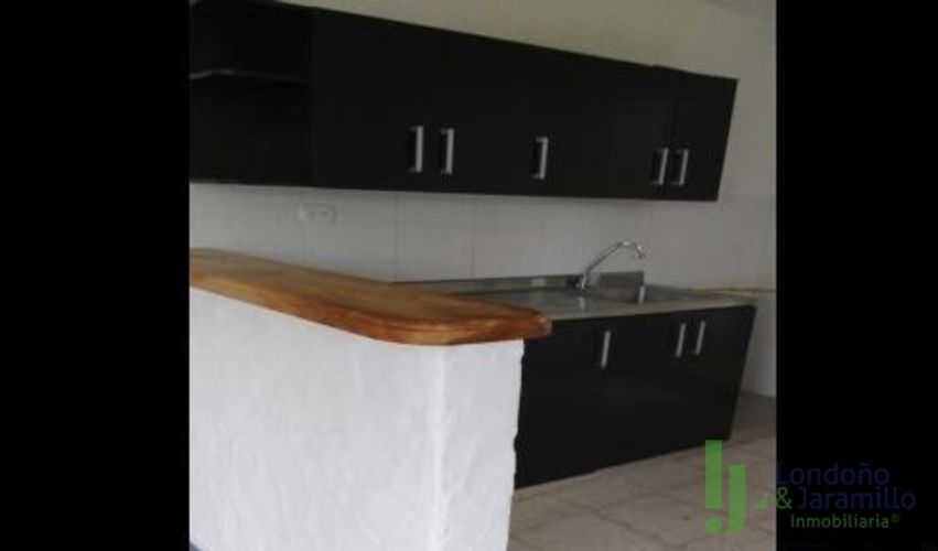 Casa de 7 alcobas en venta en La Bermejala, La Estrella, 592 m² · foto 5 de 19