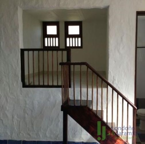 Casa de 7 alcobas en venta en La Bermejala, La Estrella, 592 m² · foto 13 de 19