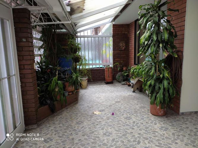 Casa de 5 alcobas en venta en La Esmeralda, Bogotá, 363 m² · foto 2 de 24