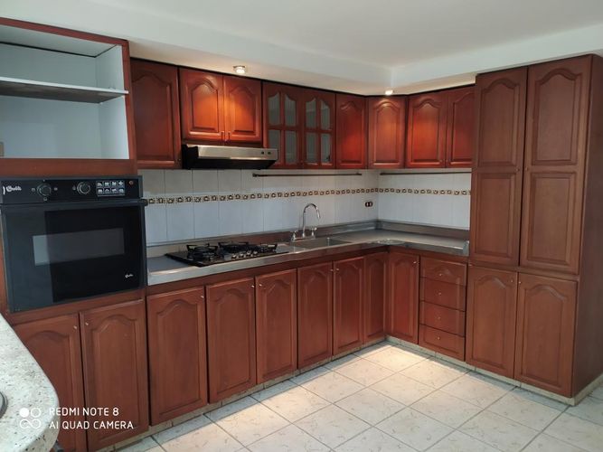 Casa de 5 alcobas en venta en La Esmeralda, Bogotá, 363 m² · foto 9 de 24