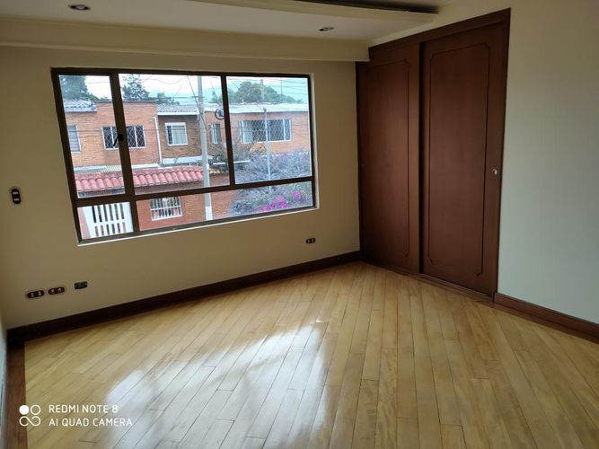Casa de 5 alcobas en venta en La Esmeralda, Bogotá, 363 m² · foto 14 de 24