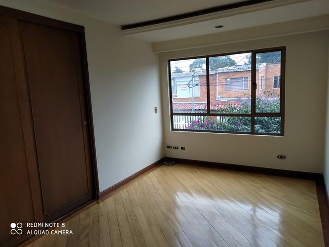 Casa de 5 alcobas en venta en La Esmeralda, Bogotá, 363 m² · foto 17 de 24