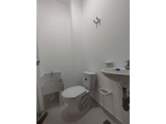 Local en arriendo en Camino Verde, Envigado, 43 m² · foto 8 de 10