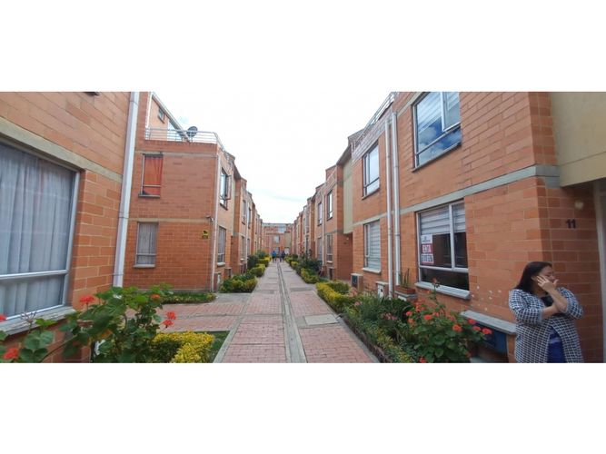 Casa de 3 alcobas en venta en Horizonte, Madrid, 93 m² · foto 2 de 24