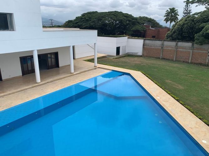 Casa de 11 alcobas en venta en Ciudad Jardin, Cali · foto 8 de 23