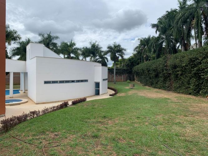 Casa de 11 alcobas en venta en Ciudad Jardin, Cali · foto 14 de 23