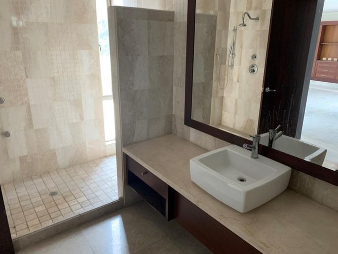 Casa de 11 alcobas en venta en Ciudad Jardin, Cali · foto 19 de 23