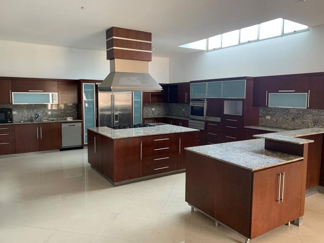 Casa de 11 alcobas en venta en Ciudad Jardin, Cali · foto 21 de 23