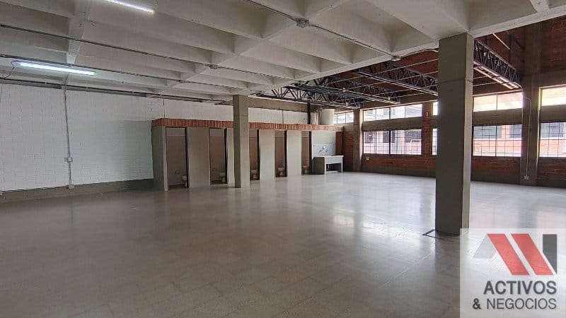 Local en arriendo en Castropol, Medellín, 870 m² · foto 3 de 7