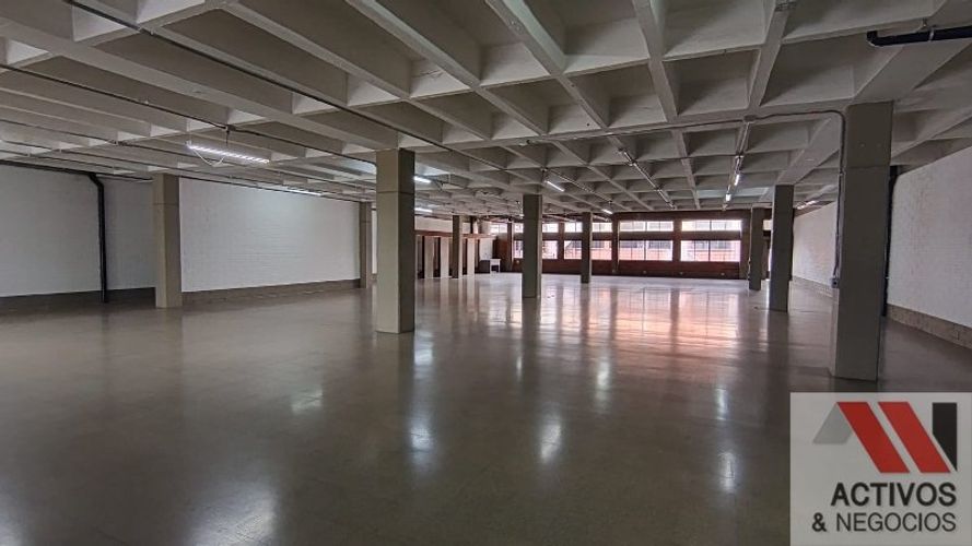 Local en arriendo en Castropol, Medellín, 870 m² · foto 4 de 7